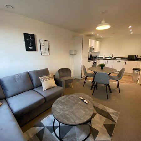 2 Bedroom, 2 Bathroom Modern Apartment Close To Ocean Village, Free Parking, Single Or Double Beds Саутхамптън Екстериор снимка
