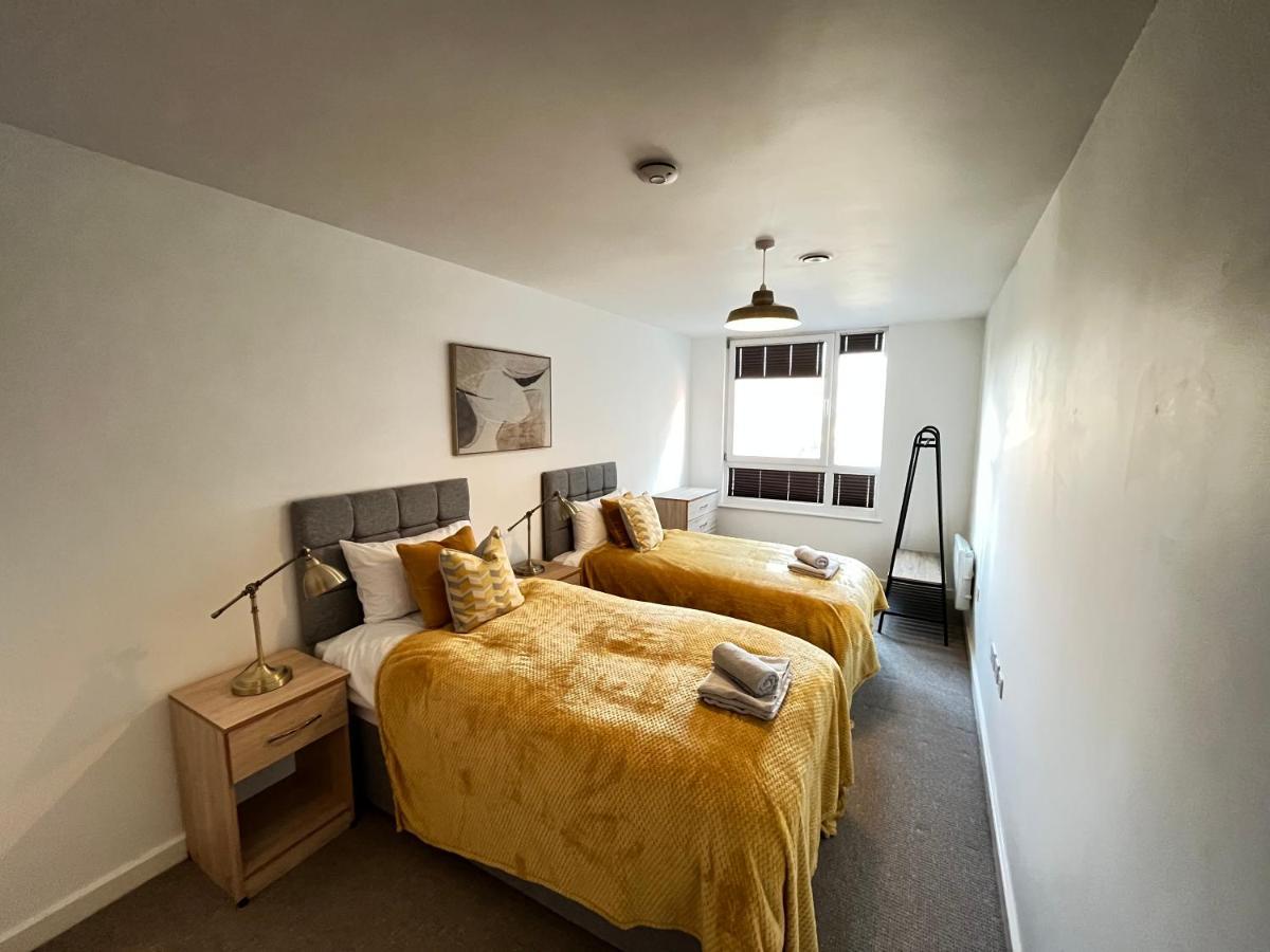 2 Bedroom, 2 Bathroom Modern Apartment Close To Ocean Village, Free Parking, Single Or Double Beds Саутхамптън Екстериор снимка
