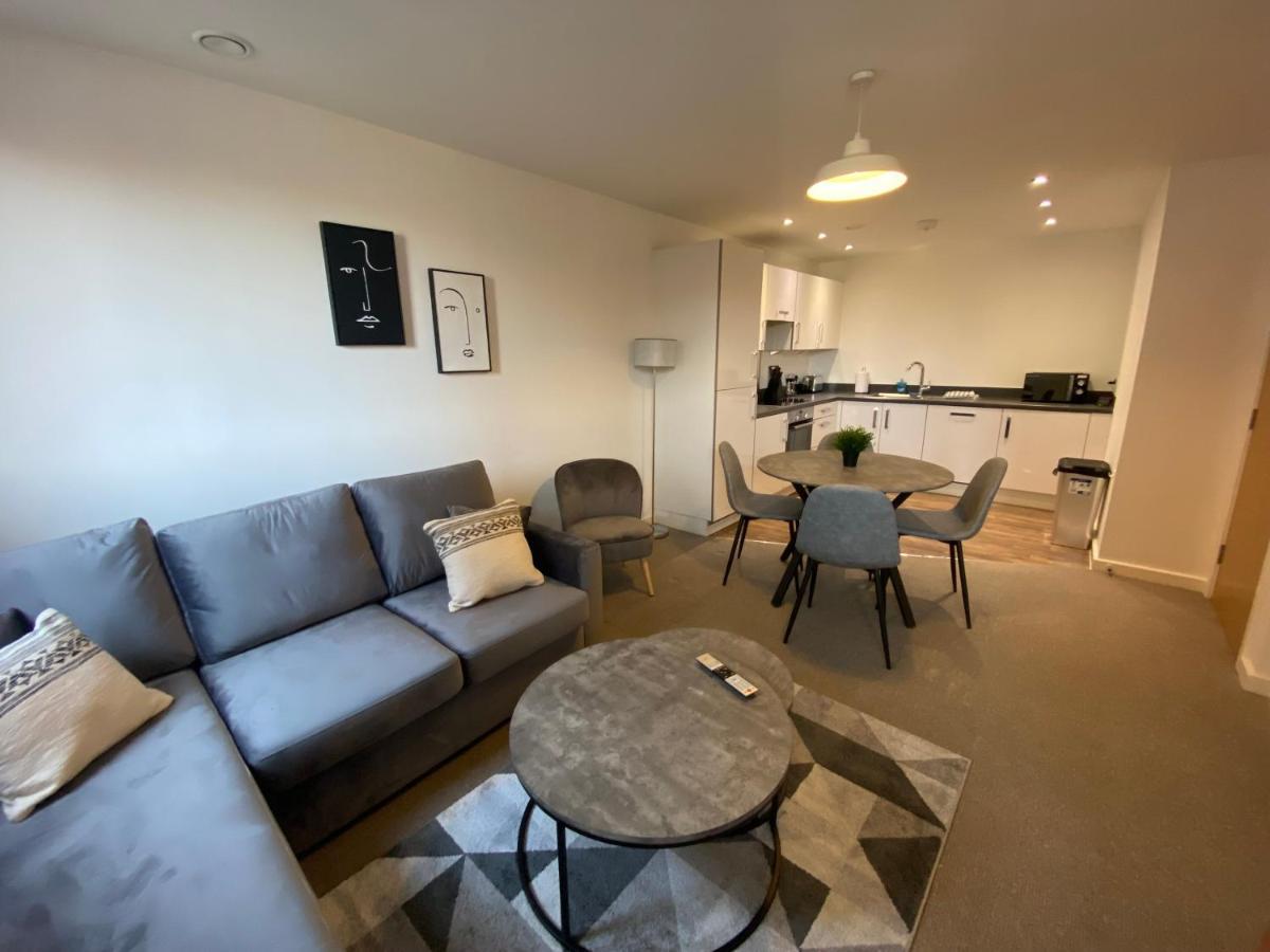 2 Bedroom, 2 Bathroom Modern Apartment Close To Ocean Village, Free Parking, Single Or Double Beds Саутхамптън Екстериор снимка